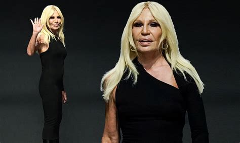 versace canottiera blonde|donatella versace sister.